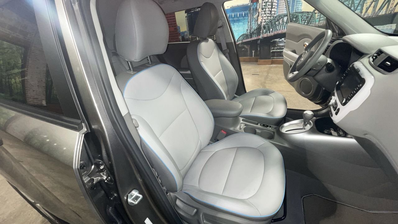 Used 2018 Kia Soul EV + FWD image 33
