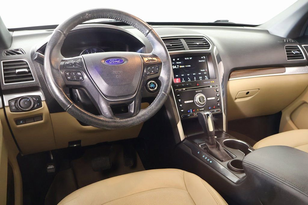 Used 2017 Ford Explorer Limited w/ Equipment Group 301A image 2