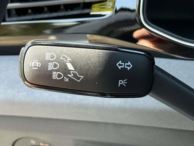 Used 2025 Volkswagen Jetta SE w/ Sunroof Package image 21