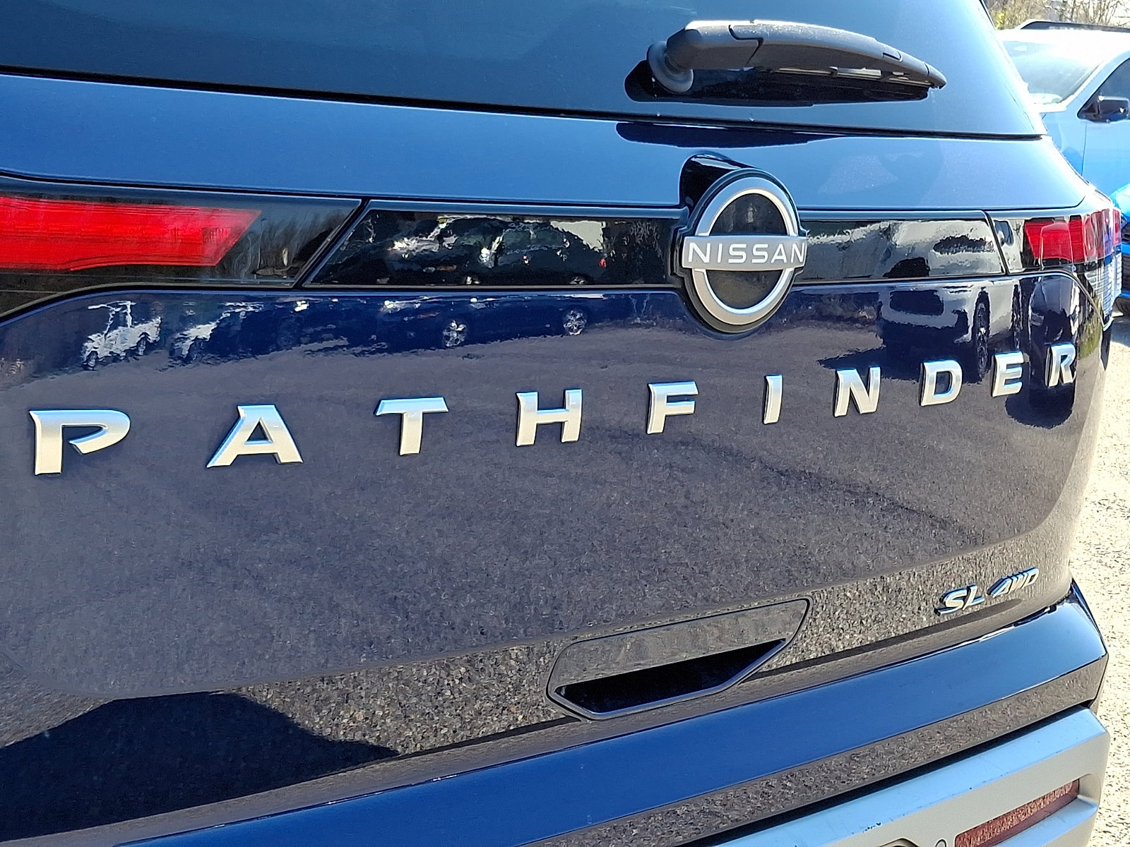 Used 2022 Nissan Pathfinder SL AWD/4WD image 30