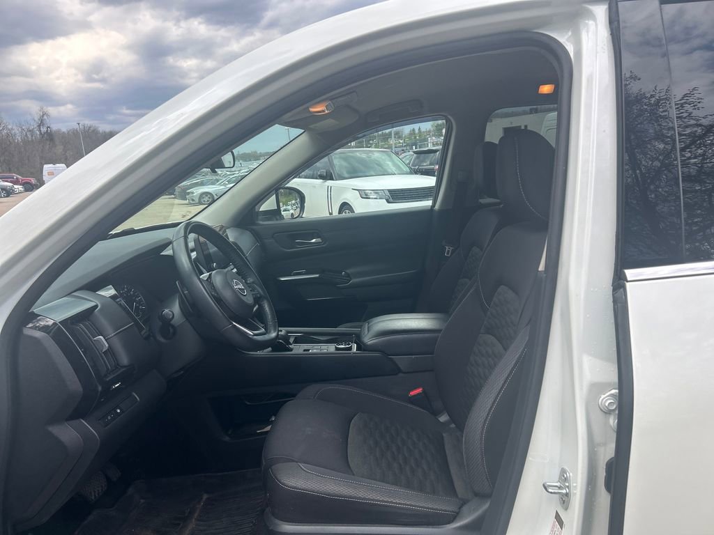 Used 2022 Nissan Pathfinder SV image 10