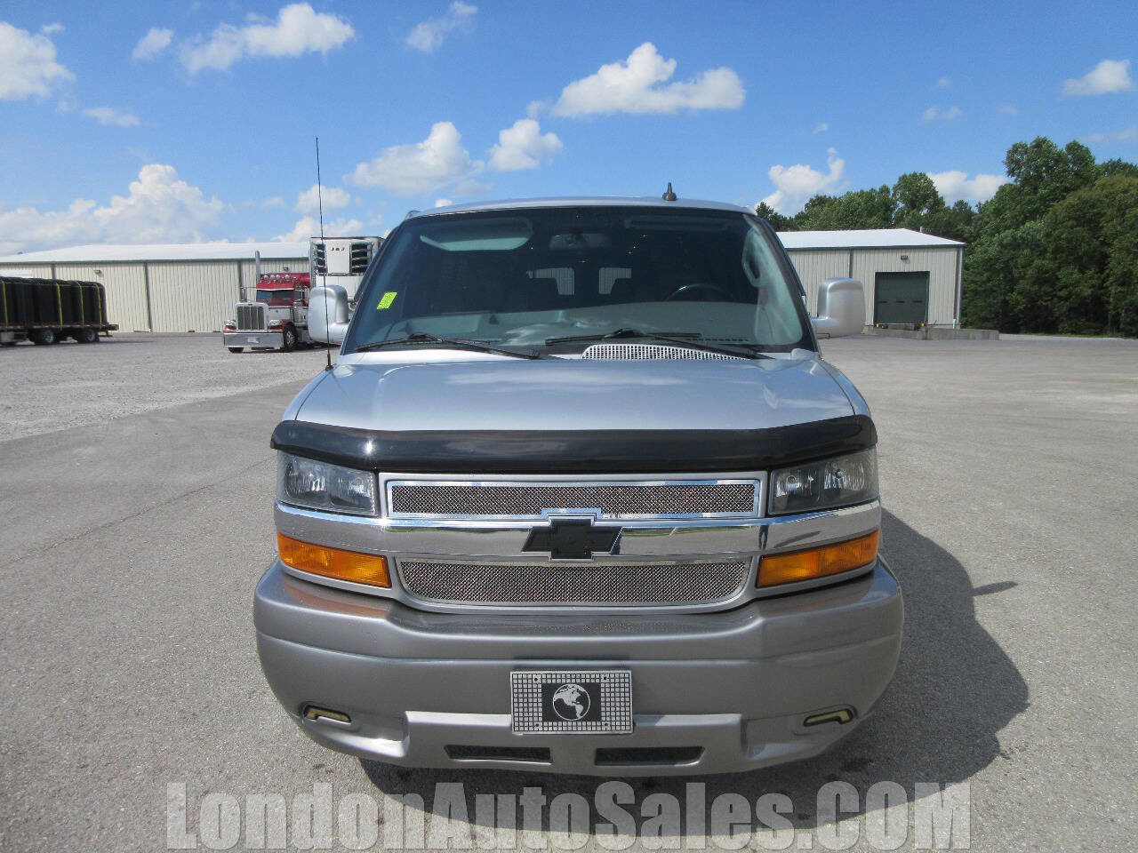 Used 2018 Chevrolet Express 2500 Extended w/ Enhanced Convenience Package image 8