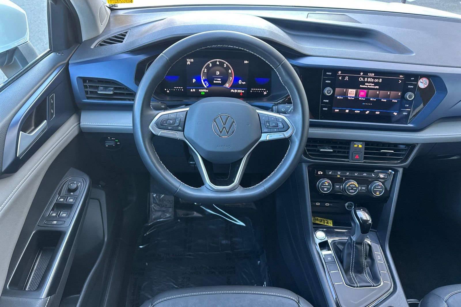 Used 2024 Volkswagen Taos SE image 18