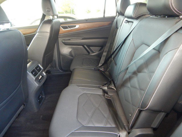 Used 2024 Volkswagen Atlas SE image 13