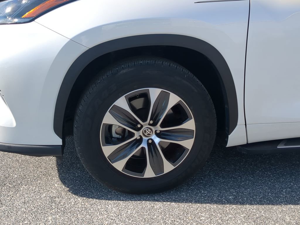 Used 2021 Toyota Highlander XLE image 19