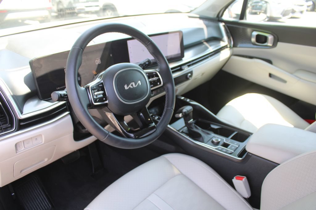 Certified 2025 Kia Sorento EX w/ Panoramic Sunroof Package FWD image 23