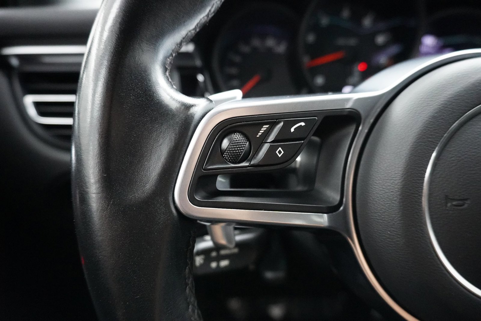 Used 2021 Porsche Macan image 21