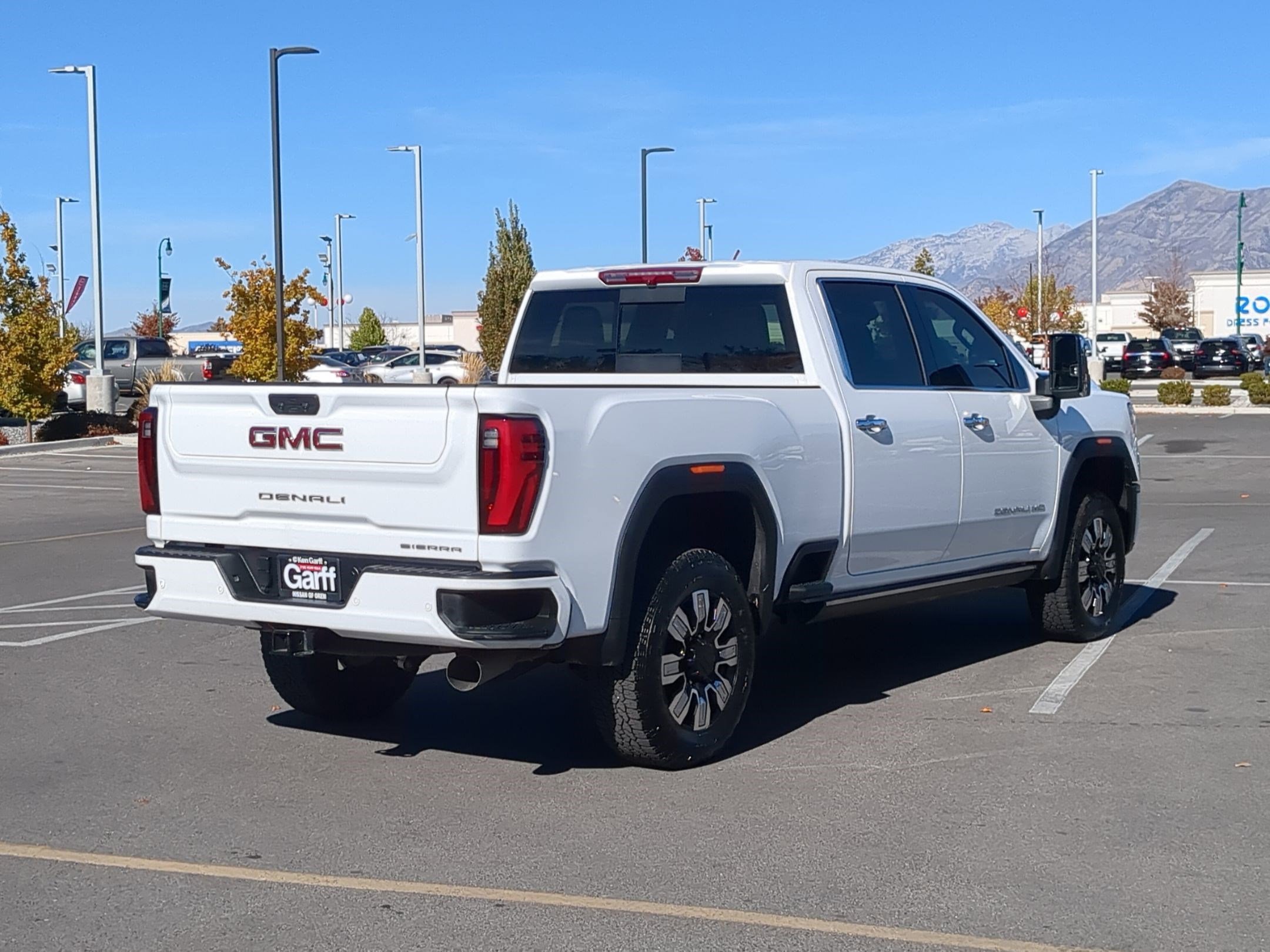 Used 2024 GMC Sierra 2500 Denali image 3