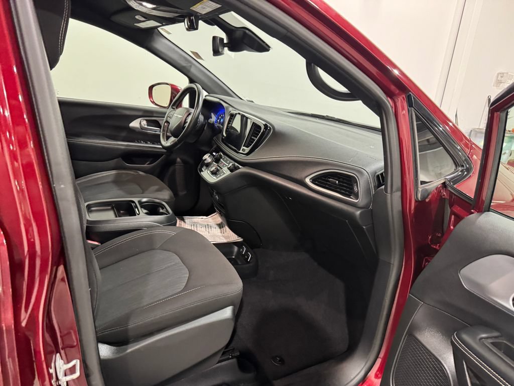Used 2021 Chrysler Pacifica Touring w/ S Appearance Package FWD image 24