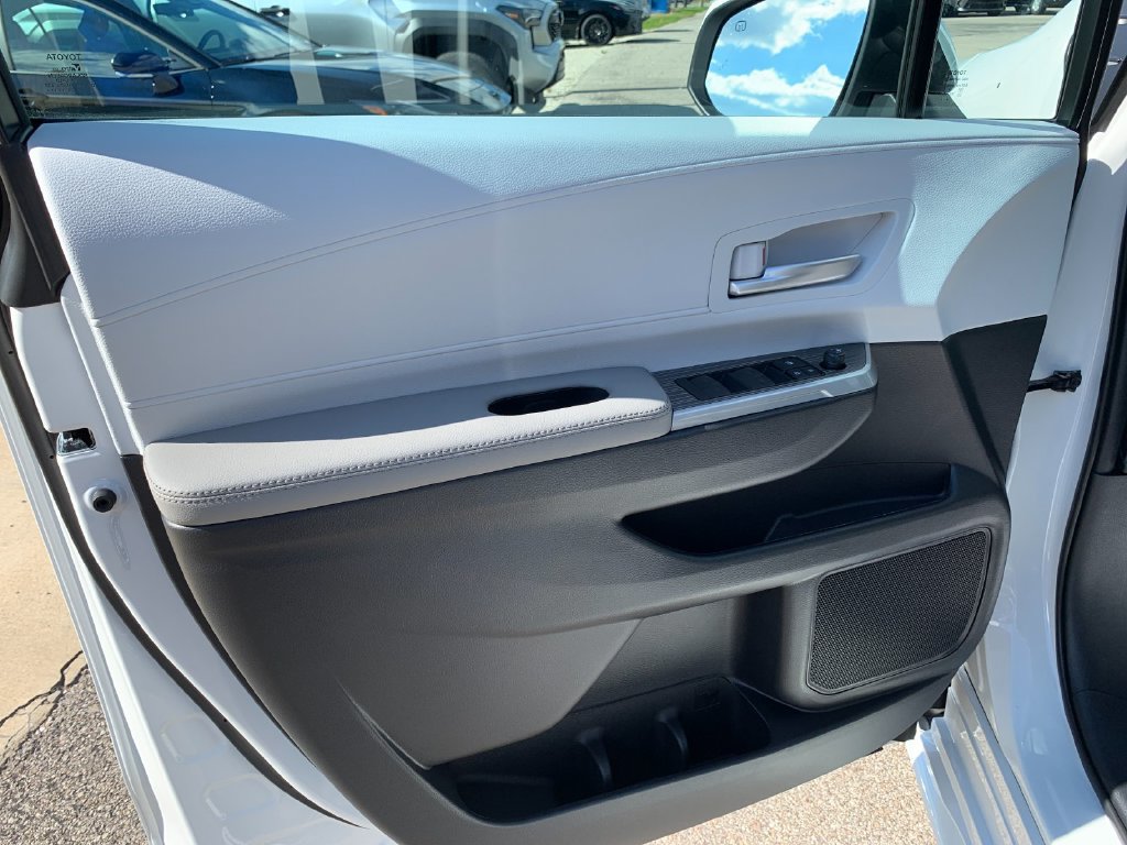 New 2026 Toyota Sienna XLE AWD/4WD image 11