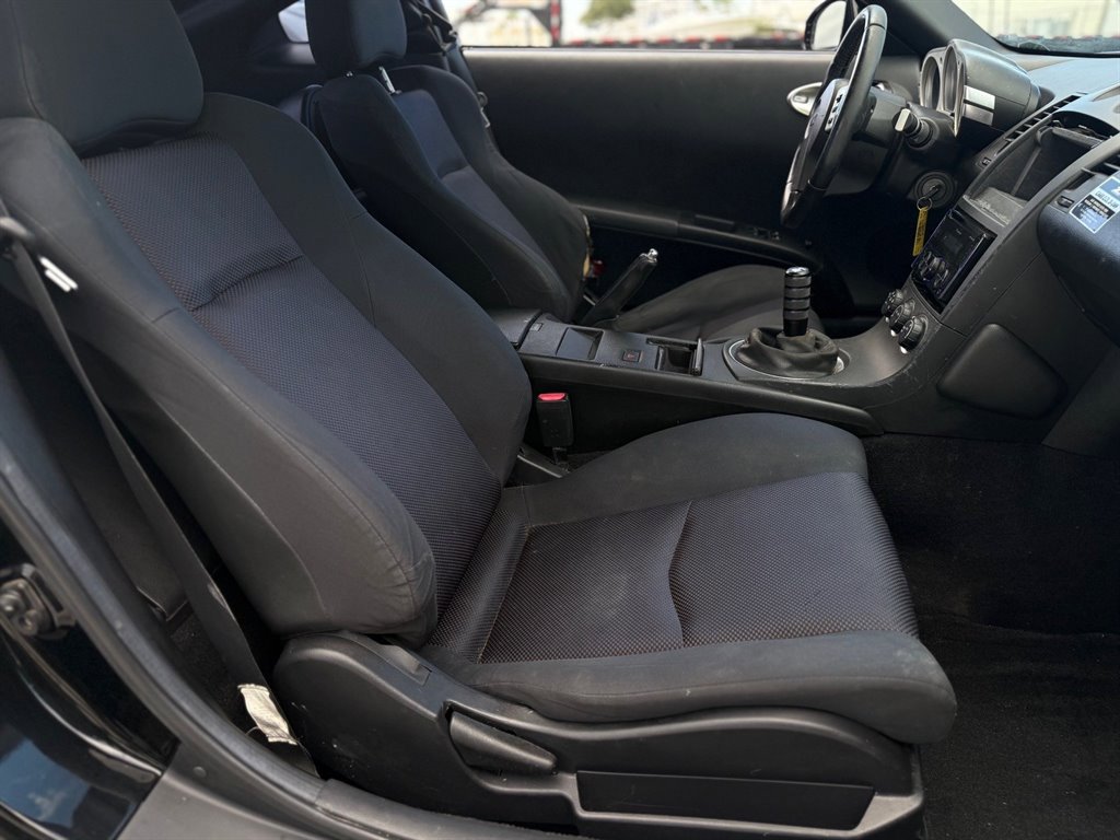 Used 2005 Nissan 350Z Enthusiast w/ (K96) Aerodynamics Pkg RWD image 12