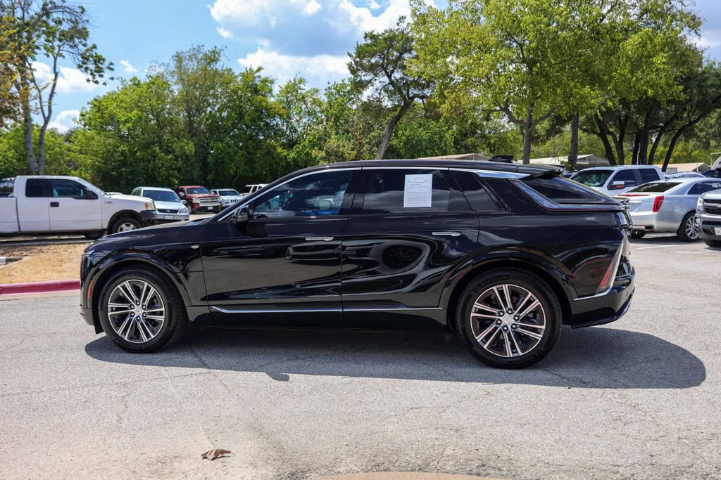 Used 2024 Cadillac Lyriq Luxury AWD/4WD image 2
