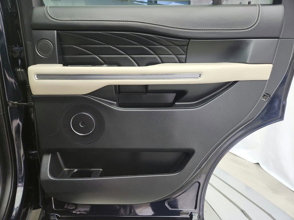 Used 2021 Ford Expedition Platinum image 30