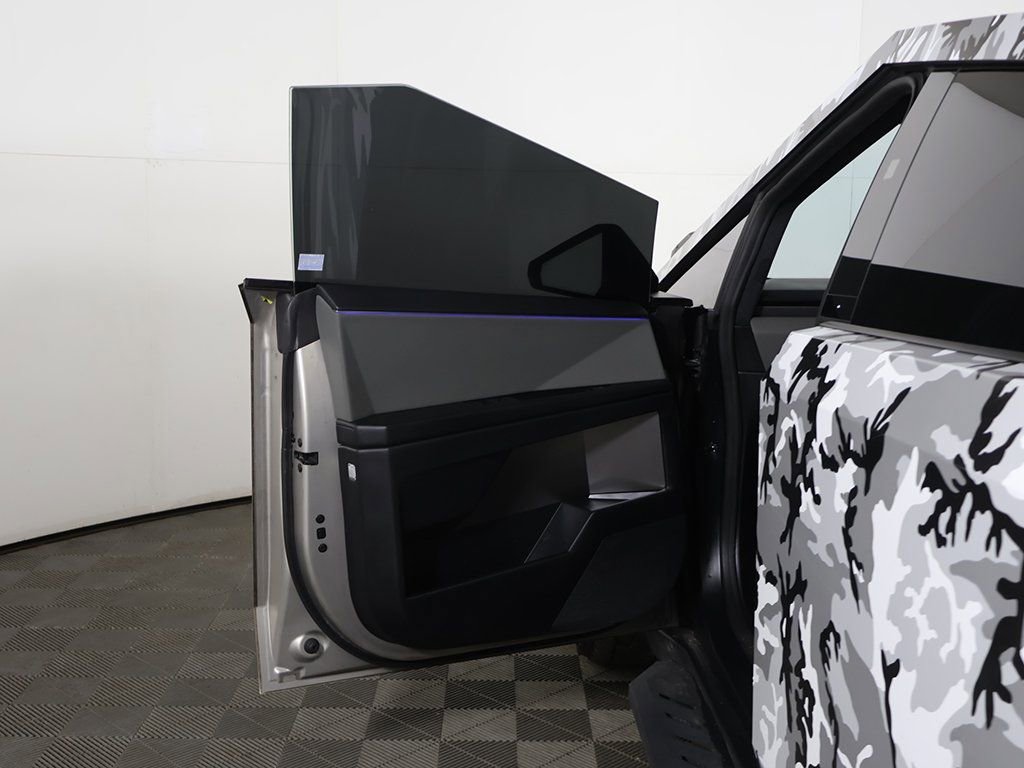 Used 2024 Tesla Cybertruck AWD Crew Cab image 24