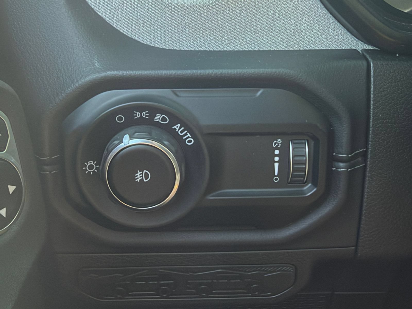 Used 2025 Jeep Wrangler Unlimited Sahara AWD/4WD image 33