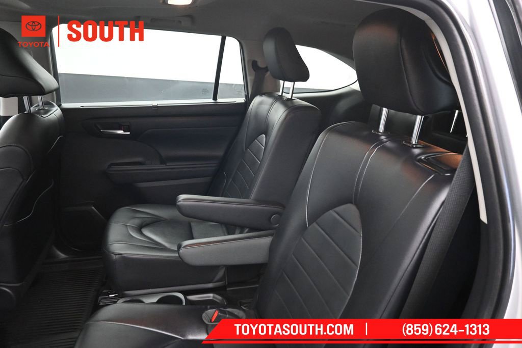 Used 2023 Toyota Highlander XLE AWD/4WD image 26