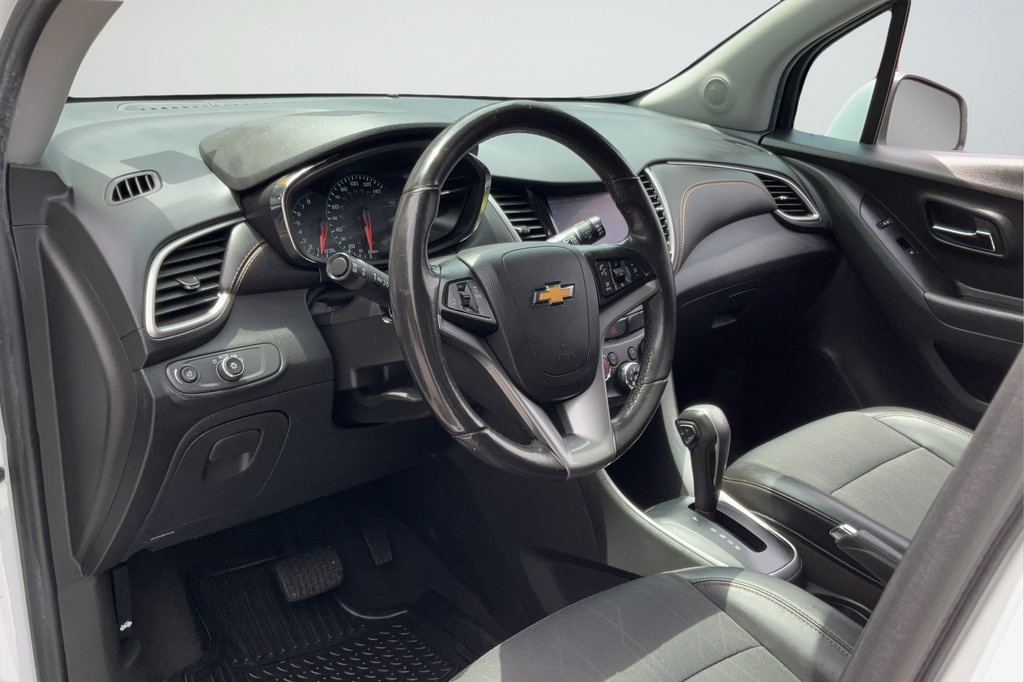 Certified 2022 Chevrolet Trax LT w/ Sport Edition FWD image 25