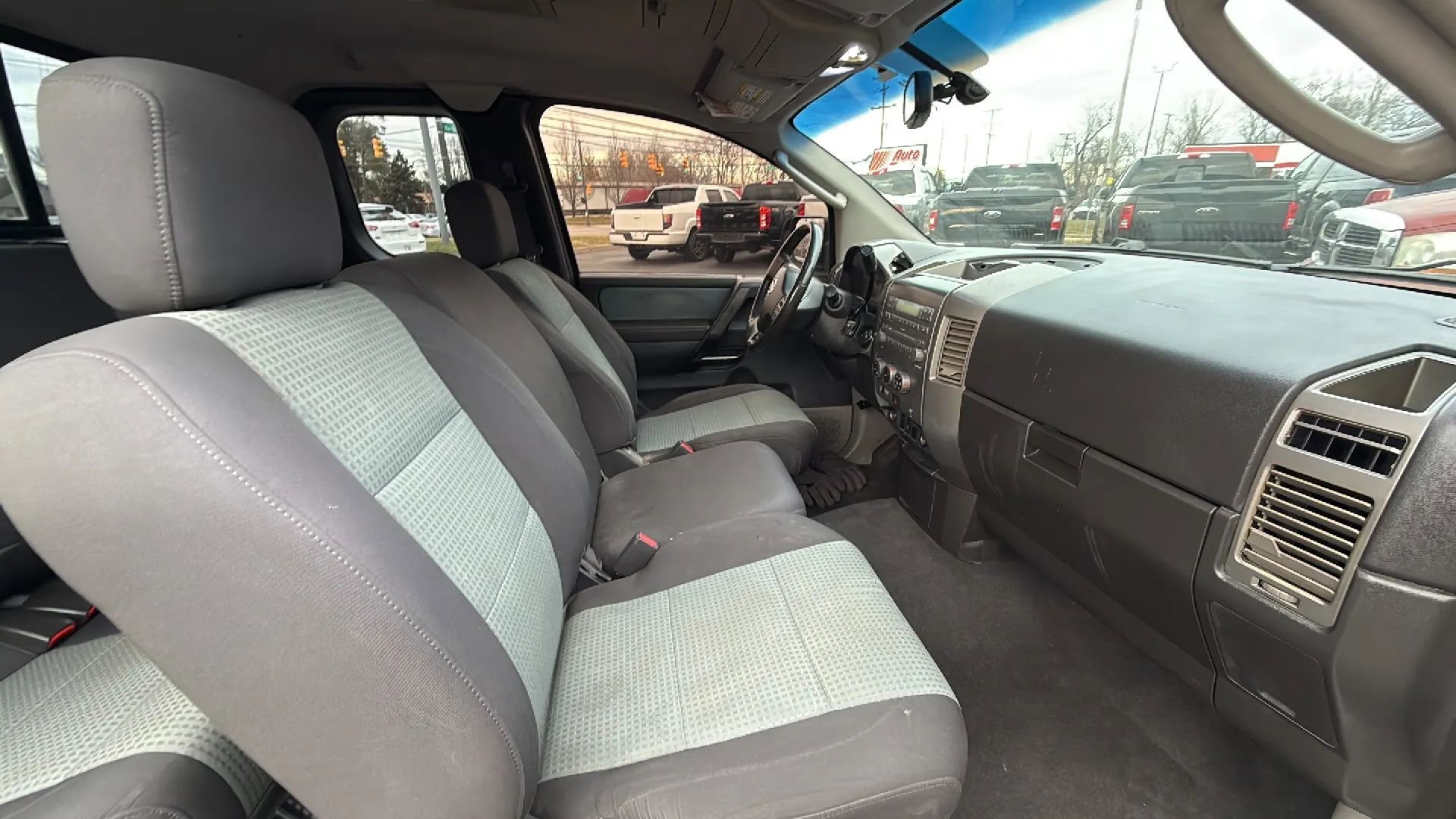 Used 2004 Nissan Titan SE w/ (Bed) Utility Bed Pkg image 15