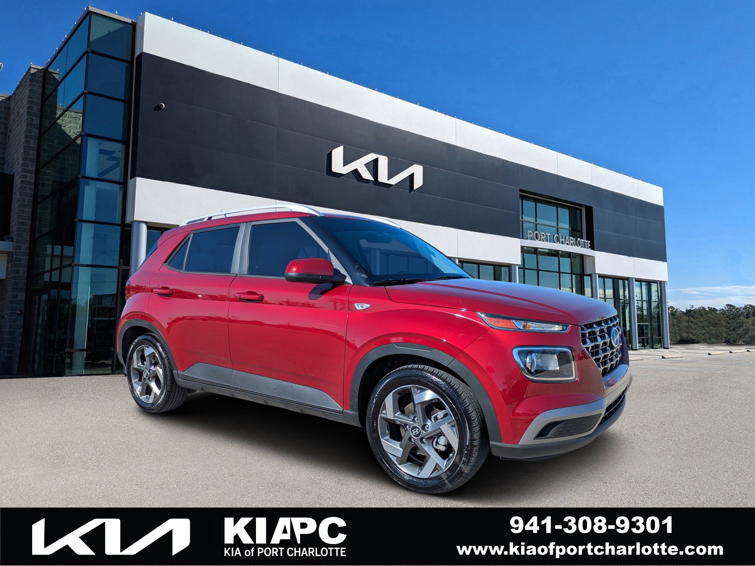 Used 2024 Hyundai Venue SEL image 1