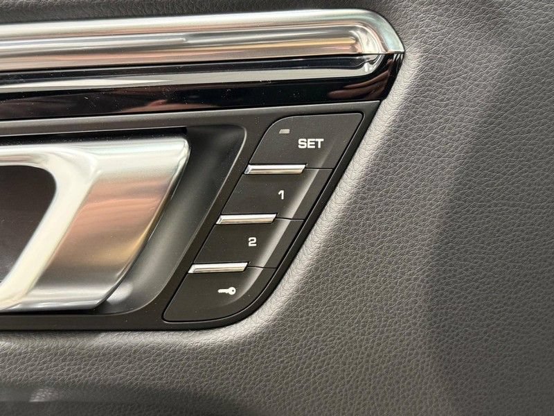 New 2026 Porsche Macan AWD/4WD image 19