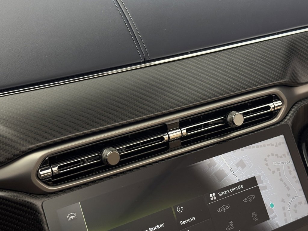 New 2026 Aston Martin V8 Vantage Roadster image 36