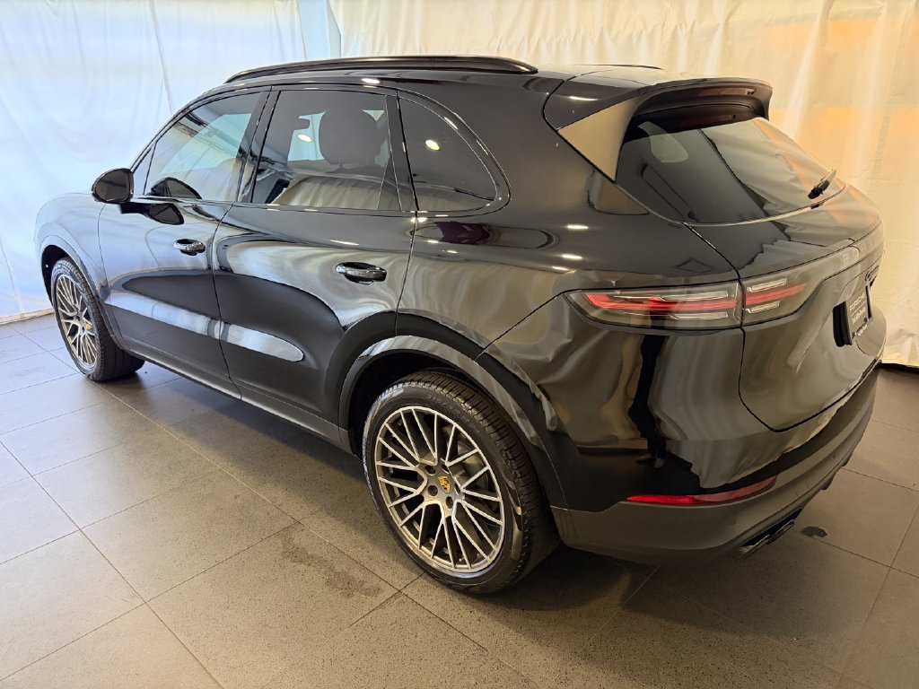 Certified 2023 Porsche Cayenne Platinum Edition AWD/4WD image 3