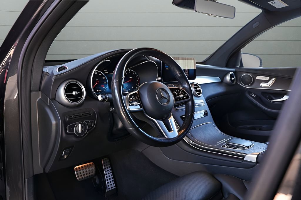 Used 2022 Mercedes-Benz GLC 300 4MATIC Coupe image 40