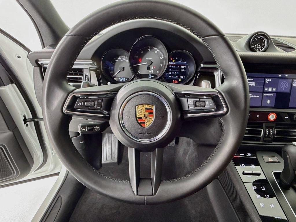 Certified 2025 Porsche Macan AWD/4WD image 15