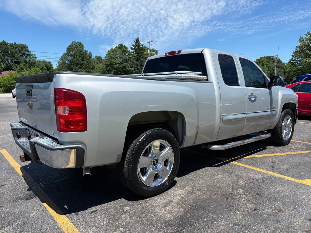 Used 2011 Chevrolet Silverado 1500 LT w/ Florida Edition RWD image 6