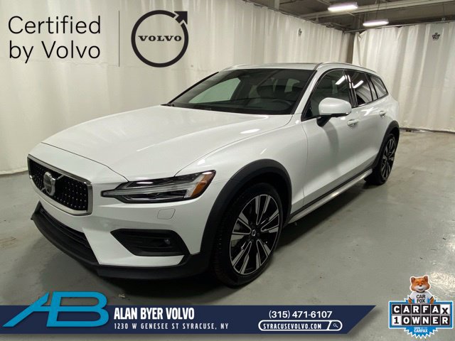 Certified 2025 Volvo V60 B5 Cross Country Ultra AWD/4WD image 1