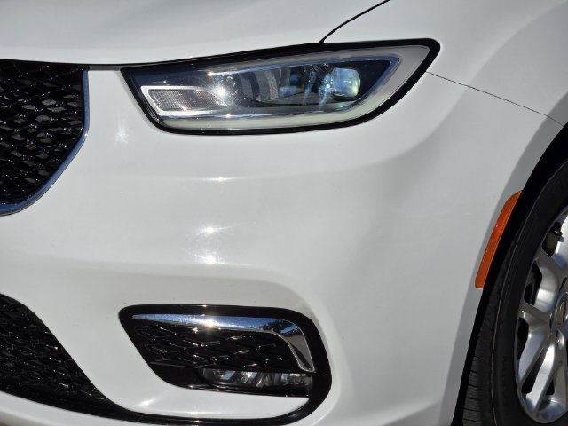Used 2024 Chrysler Pacifica Touring-L FWD image 8