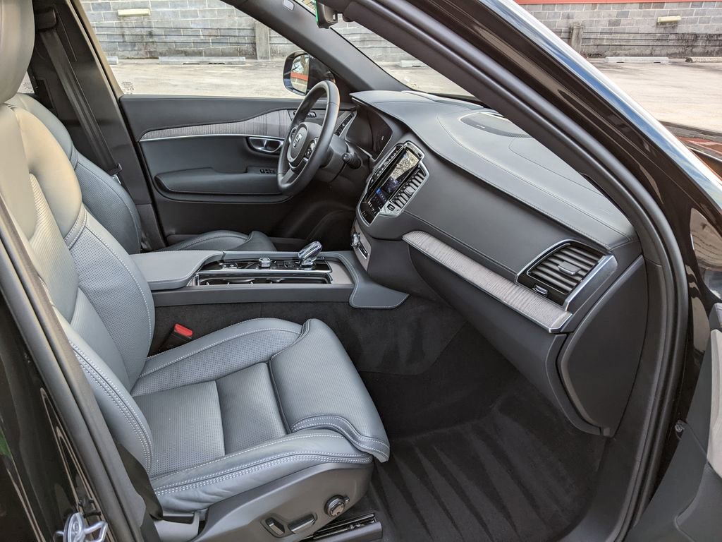 Certified 2024 Volvo XC90 T8 Ultimate w/ Protection Package Premier image 22