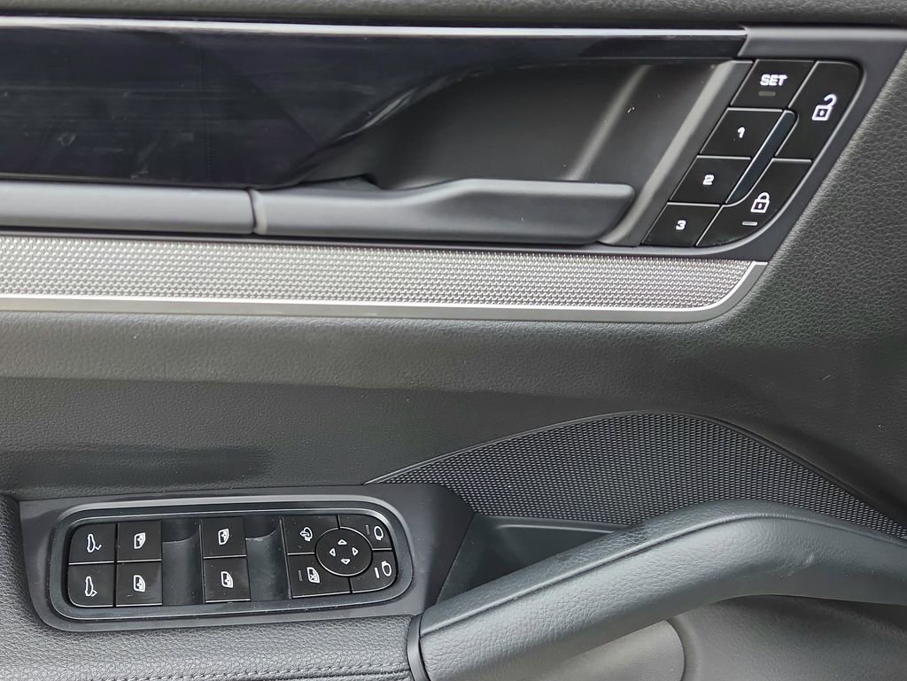 Certified 2026 Porsche Cayenne image 7