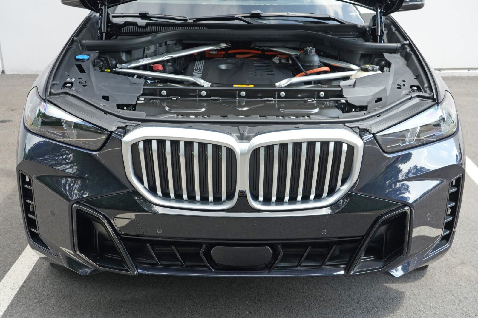 Used 2024 BMW X5 xDrive50e w/ M Sport Package AWD/4WD image 8