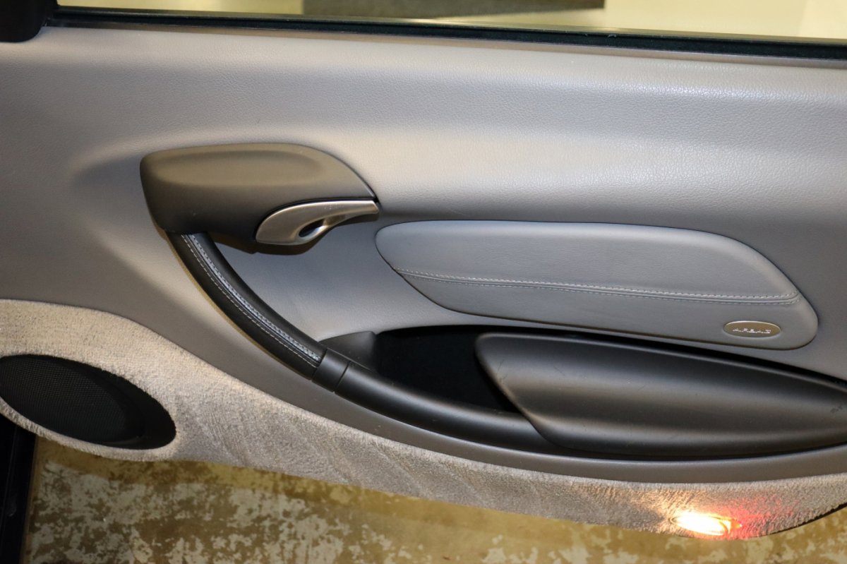 Used 2001 Porsche Boxster image 32