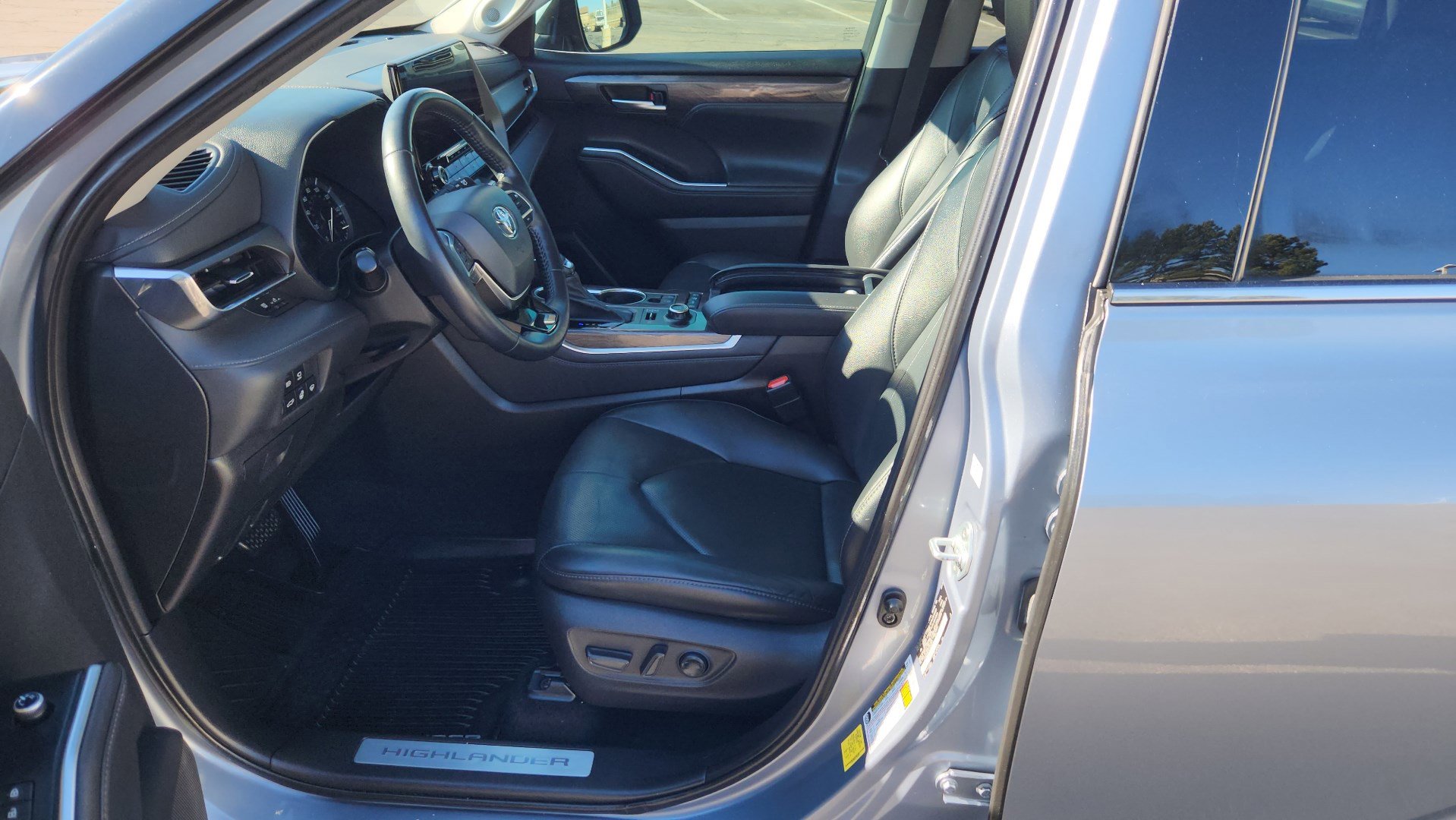 Used 2020 Toyota Highlander Limited image 24