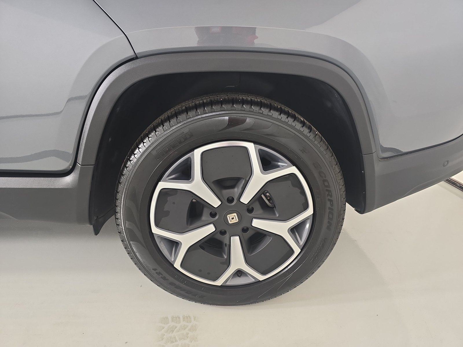 Used 2024 Rivian R1T Adventure Dual AWD/4WD image 10