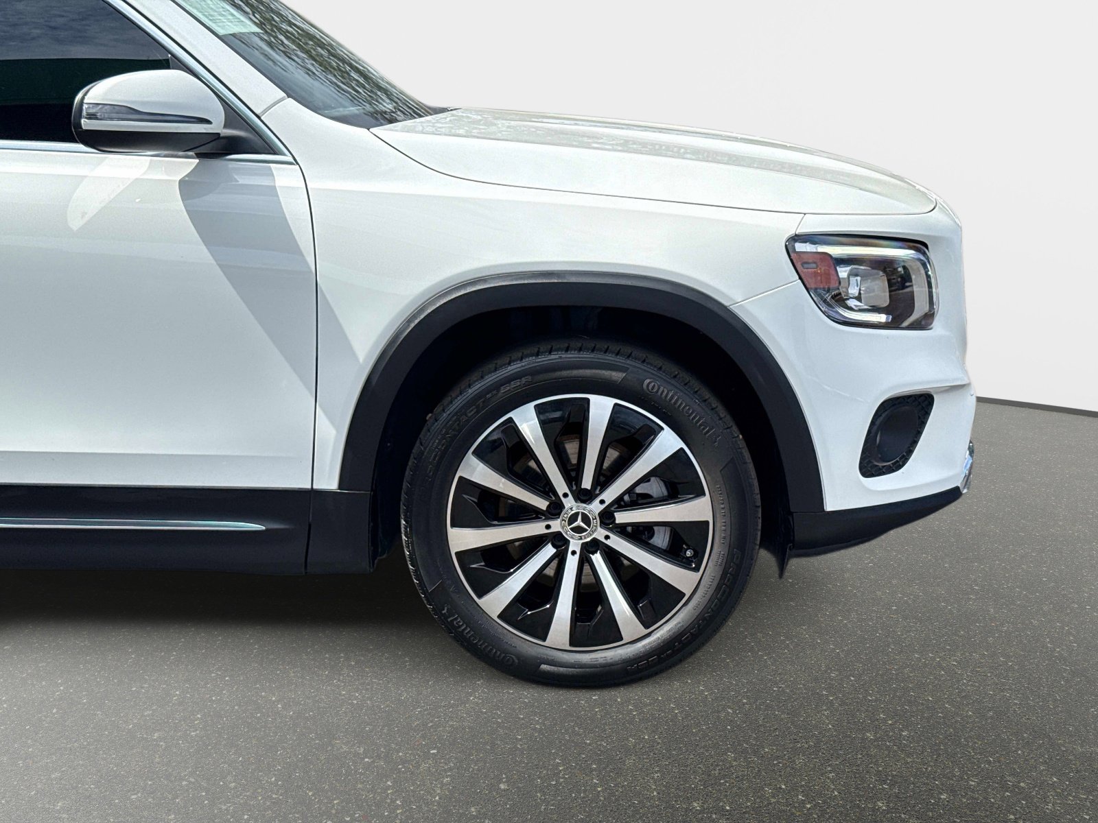 Used 2023 Mercedes-Benz GLB 250 4MATIC w/ Premium Package image 21