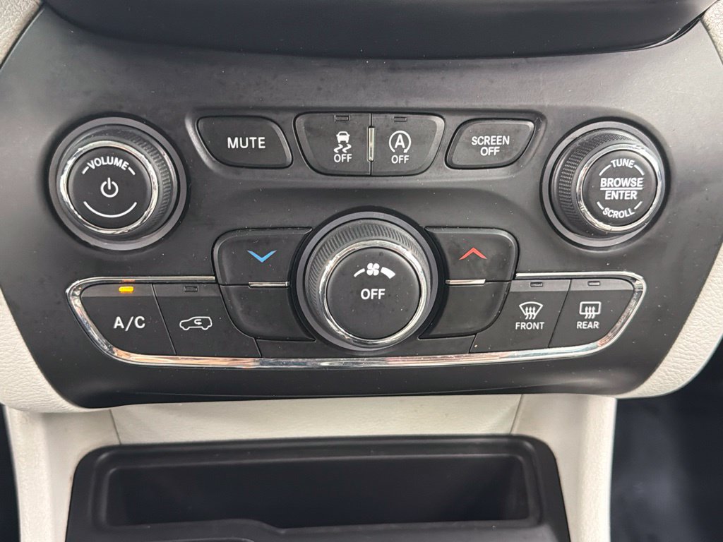Used 2020 Jeep Cherokee Latitude Lux w/ Quick Order Package 26H Lux FWD image 35