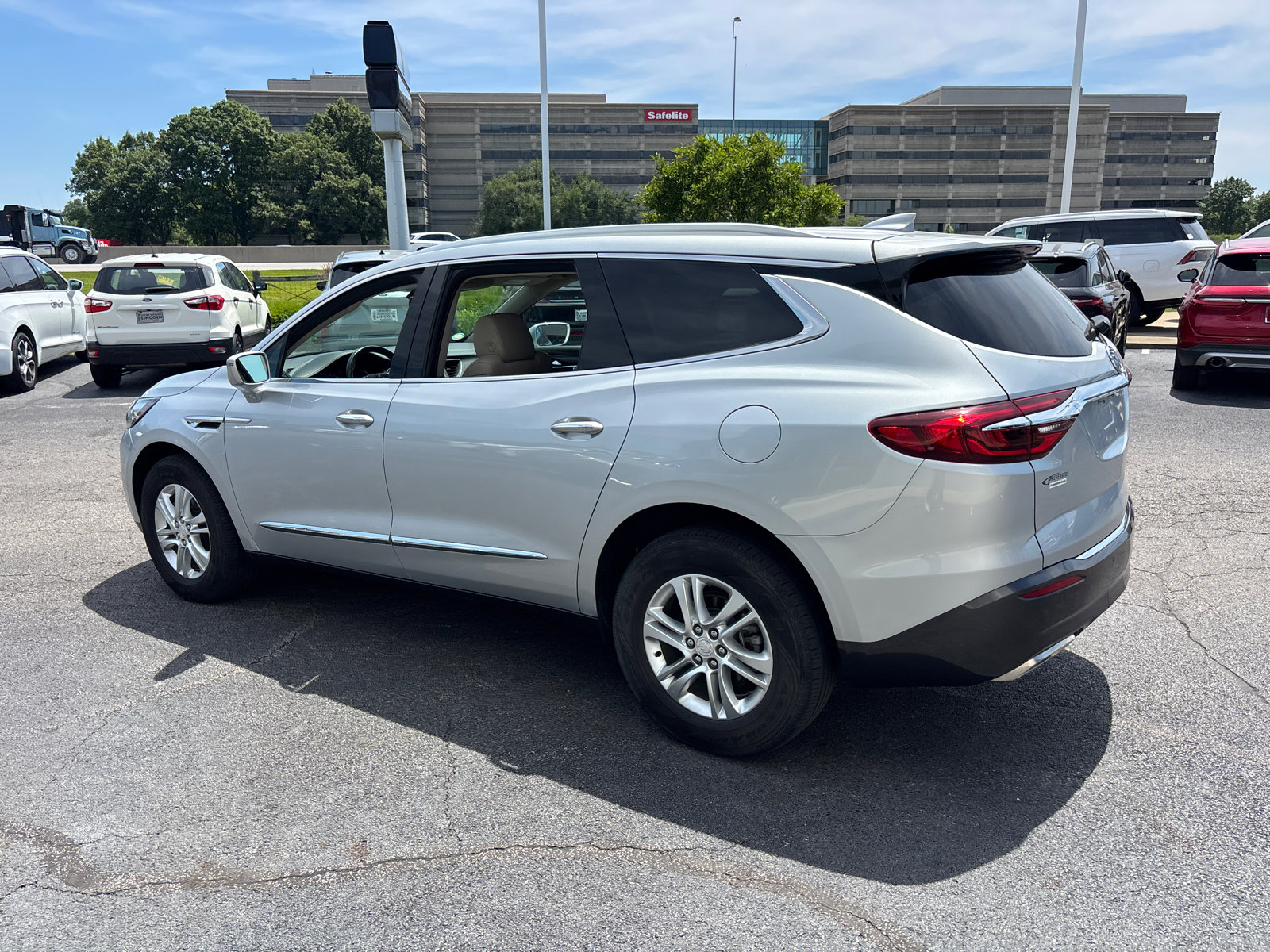 Used 2019 Buick Enclave Essence AWD/4WD image 5