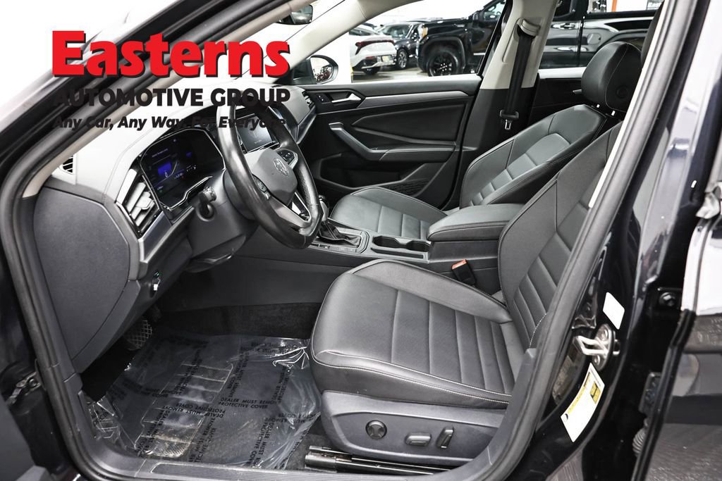 Used 2024 Volkswagen Jetta SE image 14