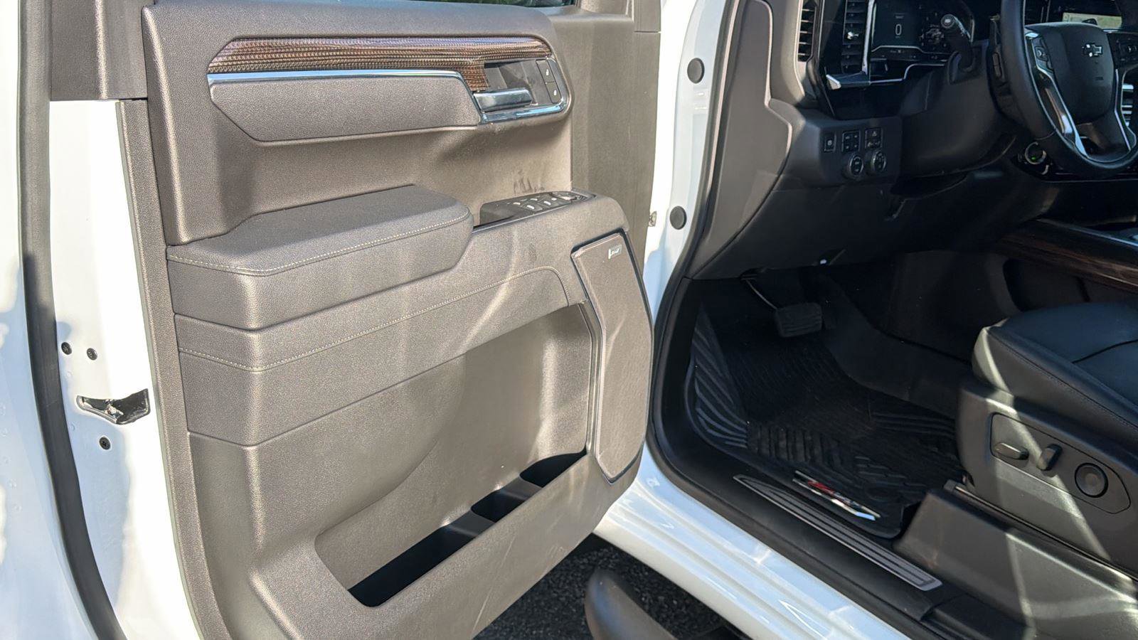 Certified 2025 Chevrolet Silverado 1500 LT Trail Boss w/ Convenience Package II AWD/4WD image 11