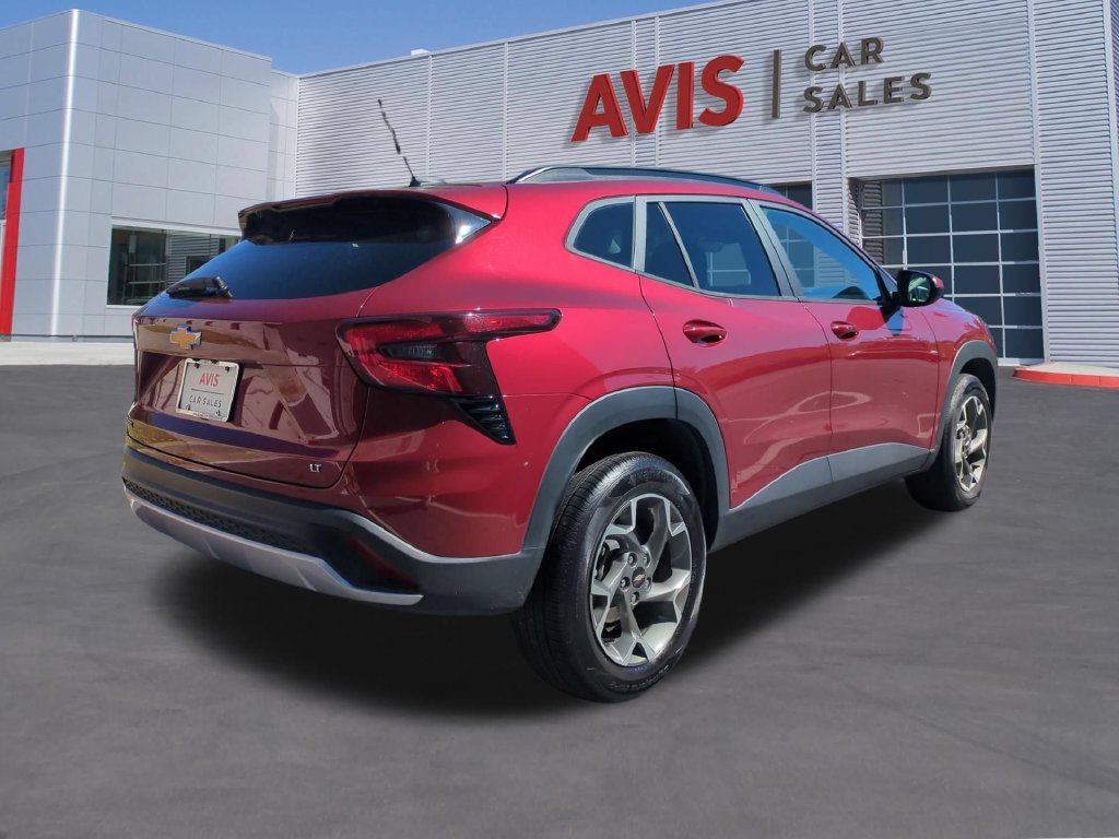 Used 2025 Chevrolet Trax LT w/ LT Convenience Package FWD image 6