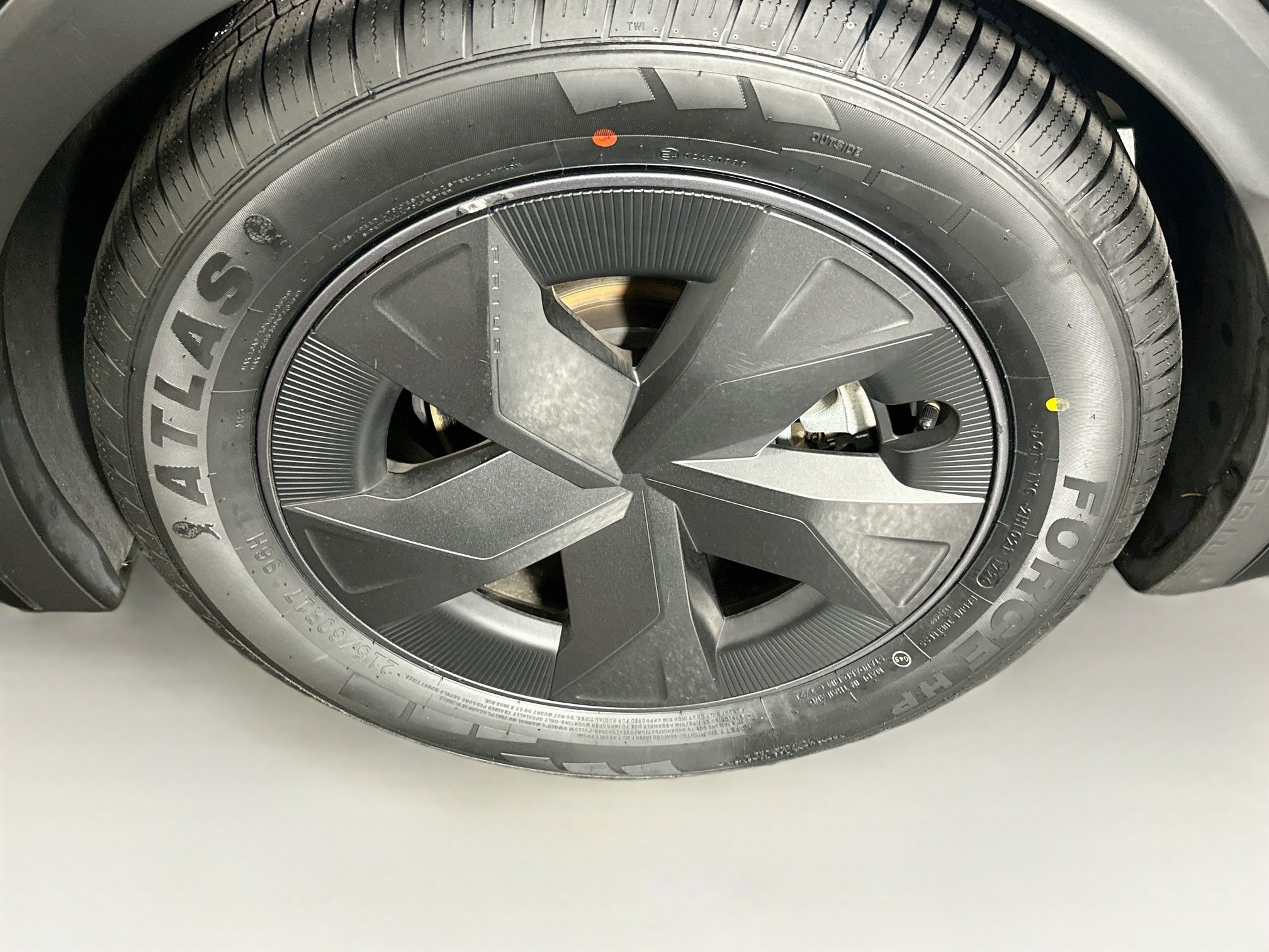 Used 2025 Toyota Prius LE FWD image 11