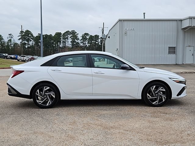 Used 2025 Hyundai Elantra SEL FWD image 4