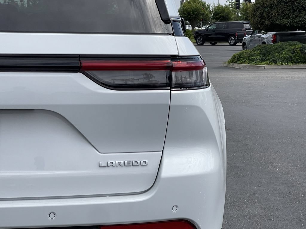 New 2026 Jeep Grand Cherokee Laredo RWD image 5