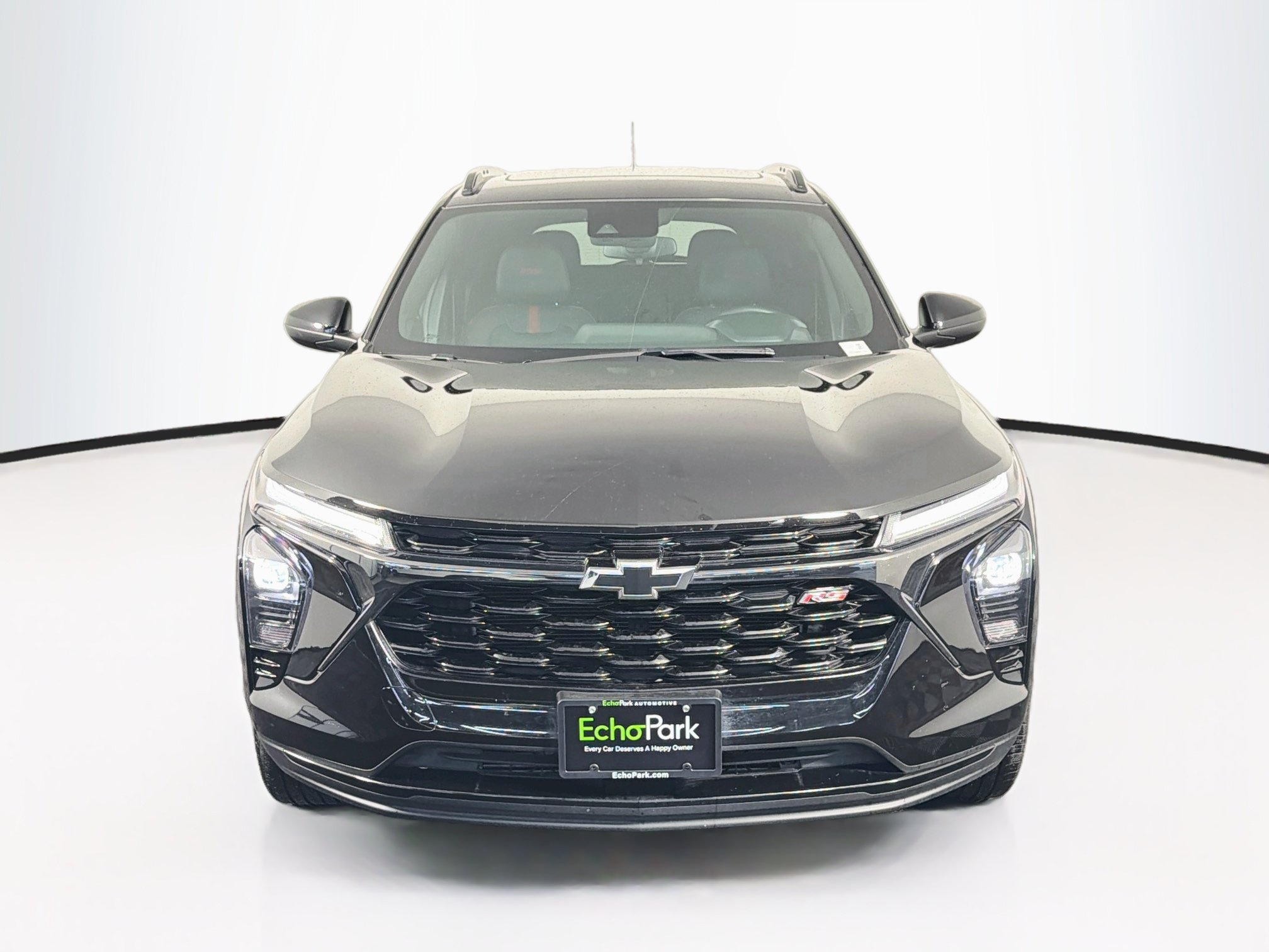 Used 2024 Chevrolet Trax RS w/ Sunroof Package FWD image 2