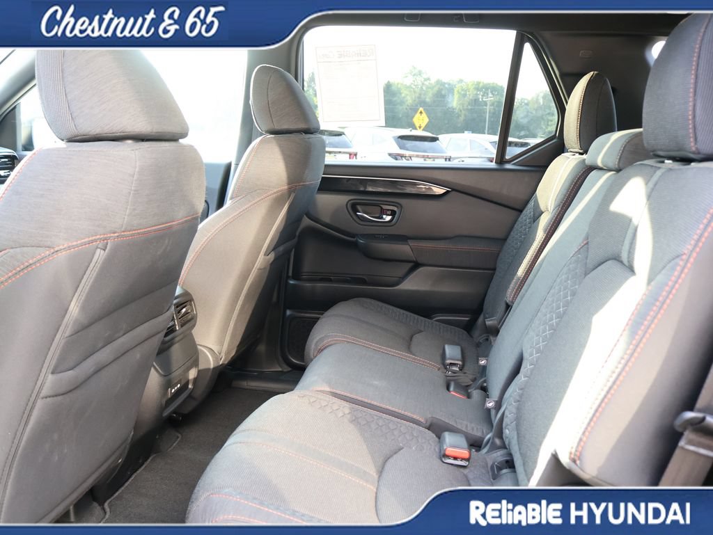 Used 2025 Honda Pilot Sport image 18
