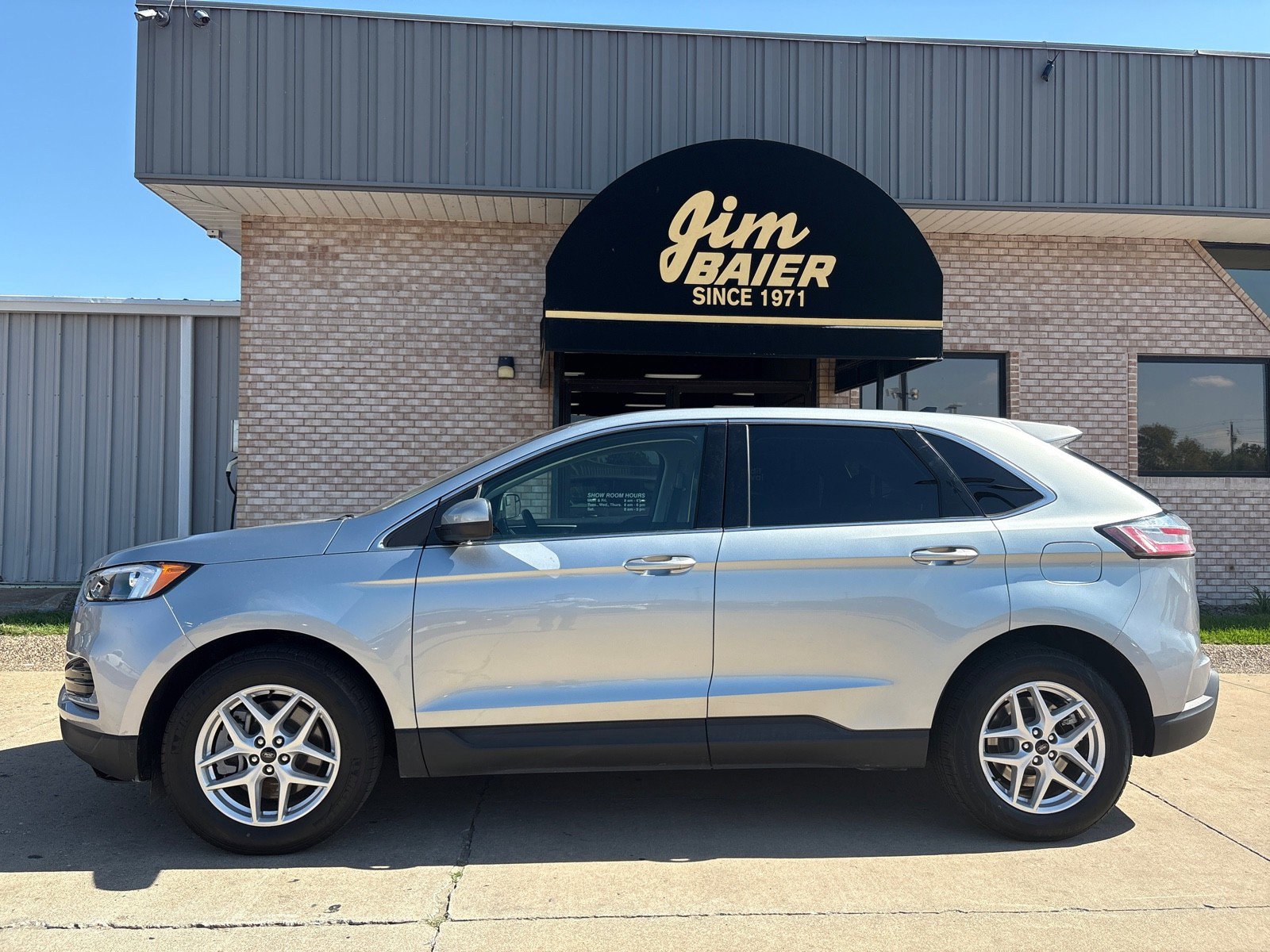 Used 2024 Ford Edge SEL image 2