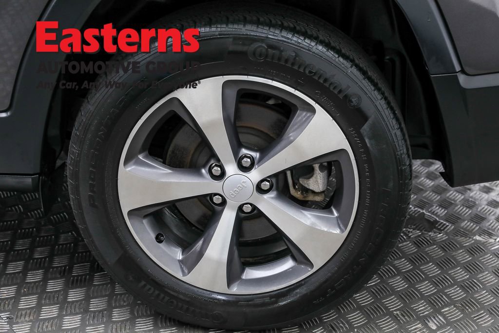 Used 2021 Jeep Cherokee Limited image 31